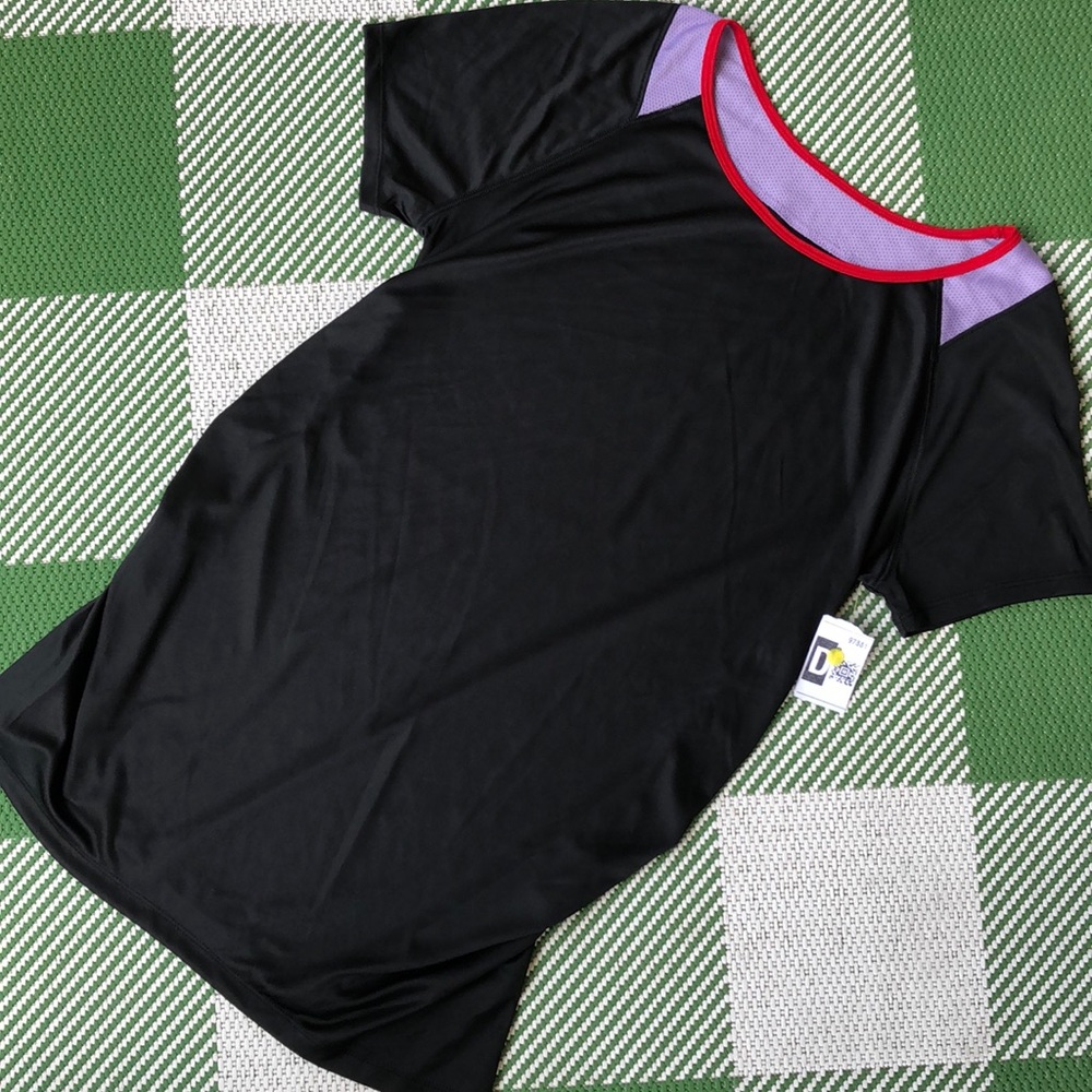 Isabel Maternity workout shirt. Size large NWT